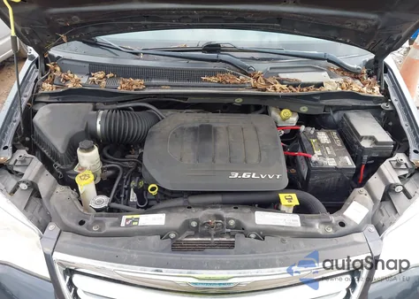 2013 Chrysler Town & Country Touring-L z USA, uszkodzony, nr VIN 2C4RC1CG8DR684708